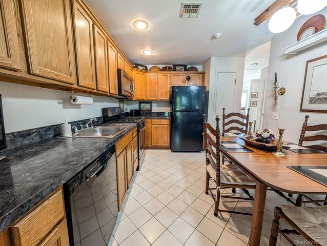 139 Erin Lane, East Setauket, NY 11733