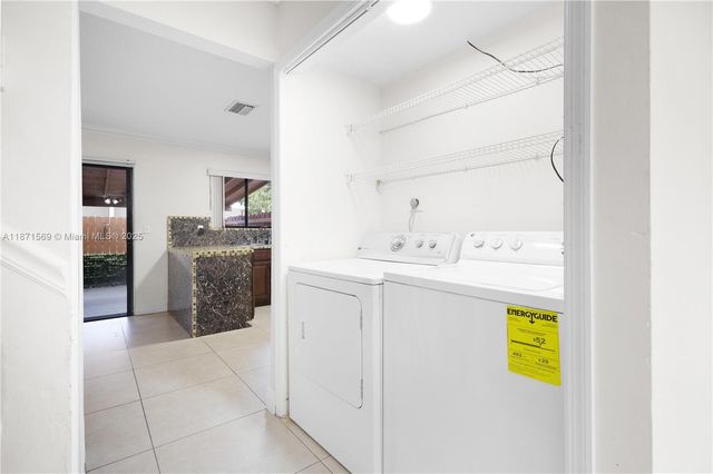 8360 NW 8th St 11-2, Miami, FL 33126
