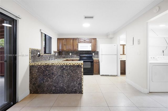 8360 NW 8th St 11-2, Miami, FL 33126