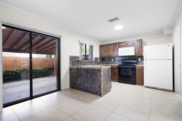 8360 NW 8th St 11-2, Miami, FL 33126