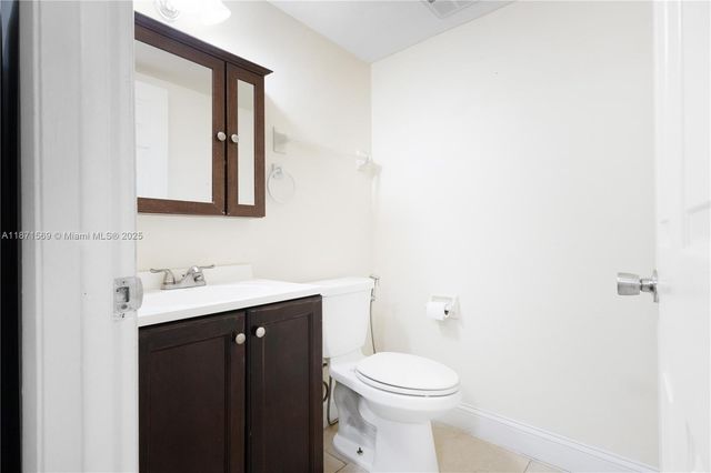 8360 NW 8th St 11-2, Miami, FL 33126