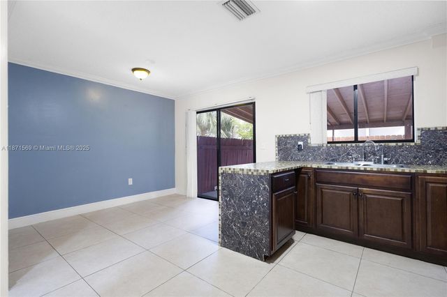 8360 NW 8th St 11-2, Miami, FL 33126
