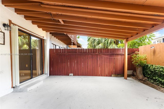 8360 NW 8th St 11-2, Miami, FL 33126