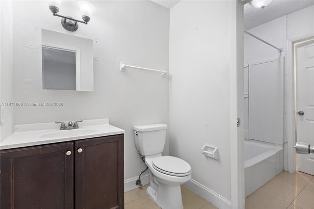 8360 NW 8th St 11-2, Miami, FL 33126