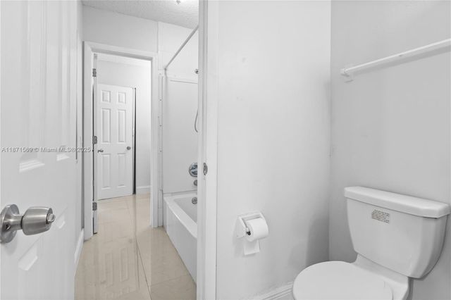 8360 NW 8th St 11-2, Miami, FL 33126