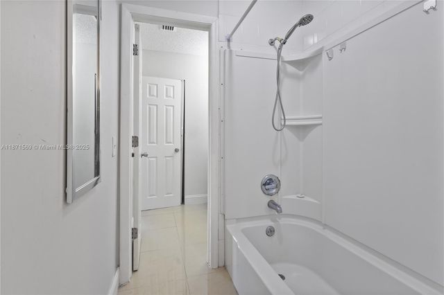 8360 NW 8th St 11-2, Miami, FL 33126