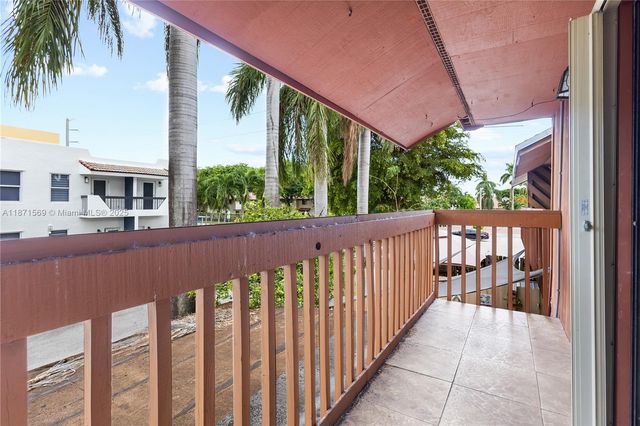 8360 NW 8th St 11-2, Miami, FL 33126