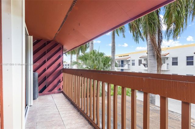 8360 NW 8th St 11-2, Miami, FL 33126
