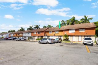 8360 NW 8th St 11-2, Miami, FL 33126