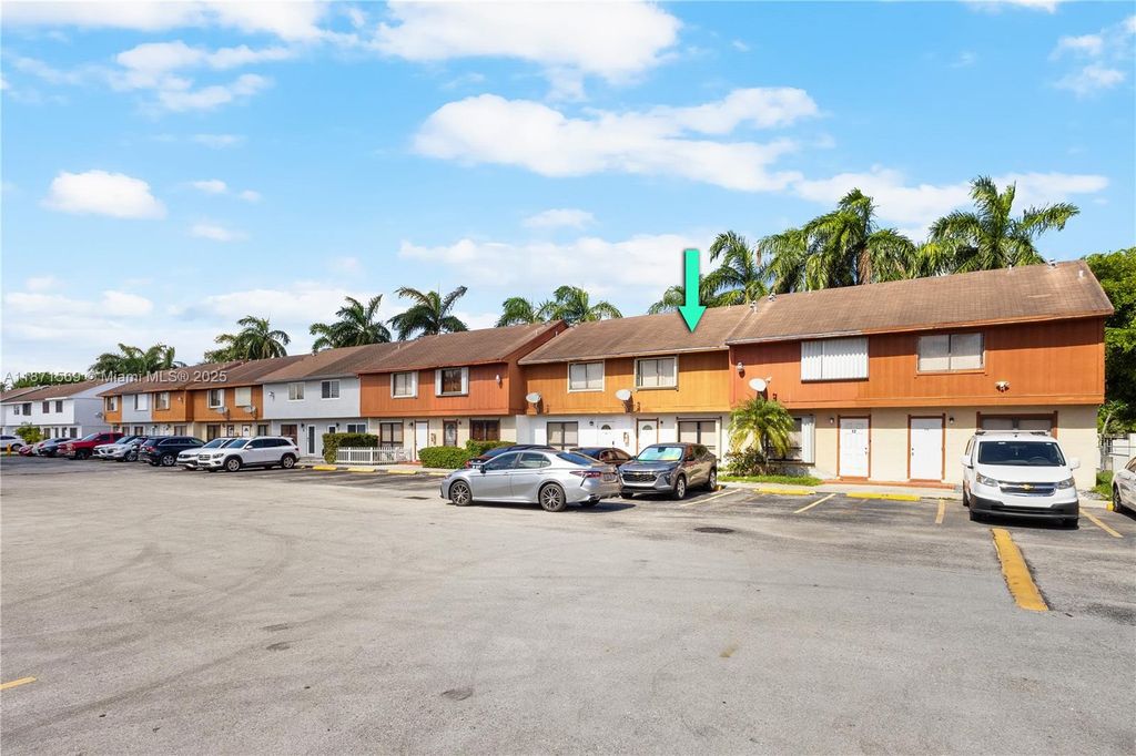 8360 NW 8th St 11-2, Miami, FL 33126