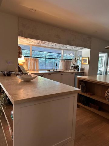 7400 SW 166th St, Palmetto Bay, FL 33157