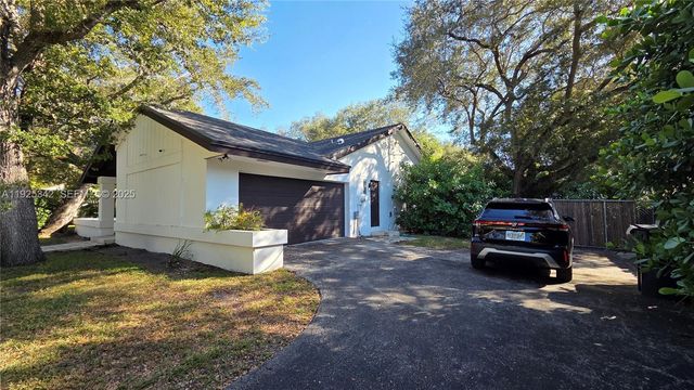 7400 SW 166th St, Palmetto Bay, FL 33157