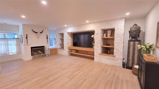 7400 SW 166th St, Palmetto Bay, FL 33157