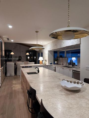 7400 SW 166th St, Palmetto Bay, FL 33157