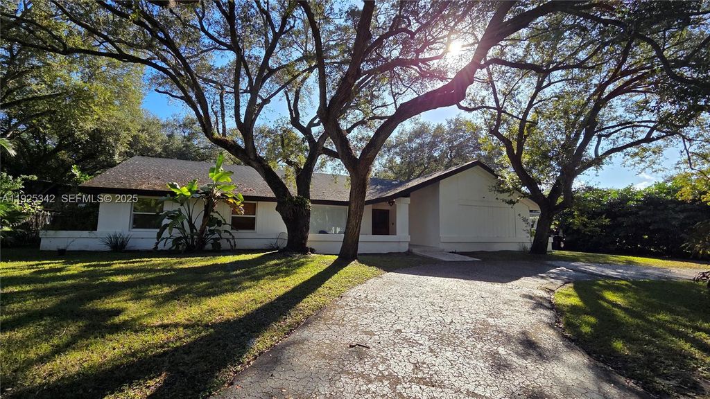 7400 SW 166th St, Palmetto Bay, FL 33157