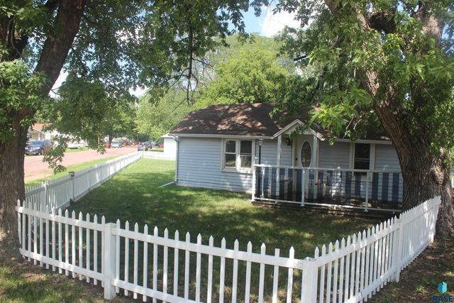 1014 Kennedy Dr Drive, Yankton, SD 57078