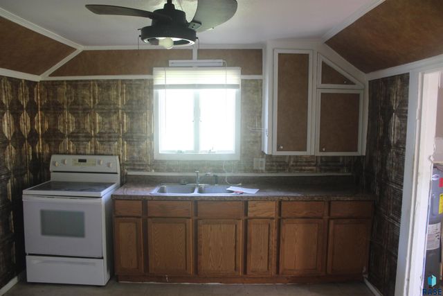 1014 Kennedy Dr Drive, Yankton, SD 57078