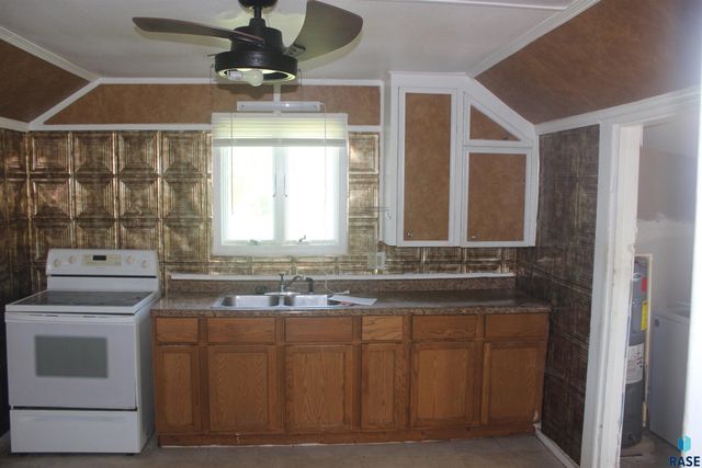 1014 Kennedy Dr Drive, Yankton, SD 57078