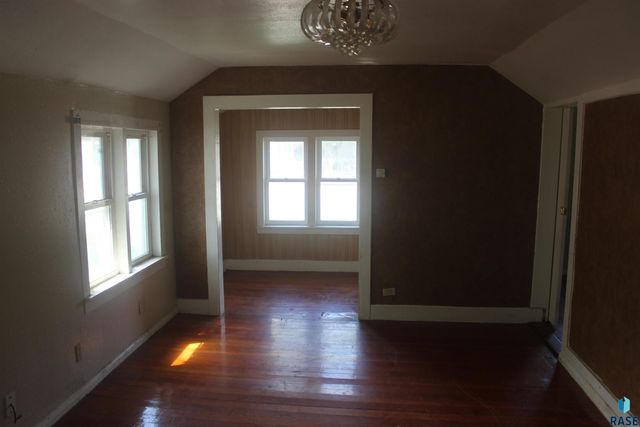 1014 Kennedy Dr Drive, Yankton, SD 57078
