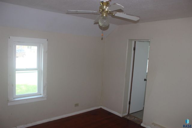 1014 Kennedy Dr Drive, Yankton, SD 57078