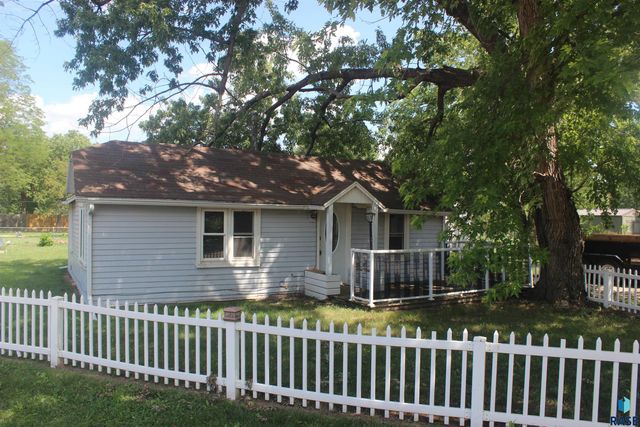 1014 Kennedy Dr Drive, Yankton, SD 57078