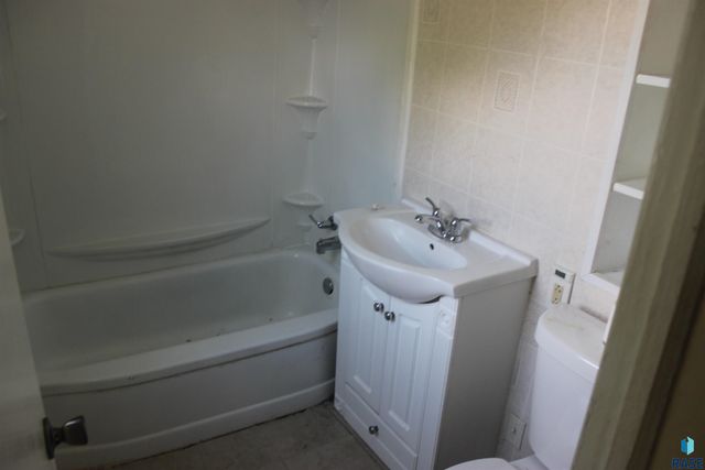 1014 Kennedy Dr Drive, Yankton, SD 57078