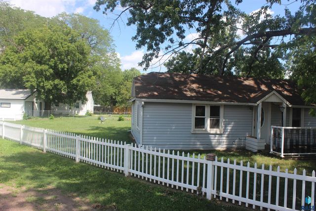 1014 Kennedy Dr Drive, Yankton, SD 57078