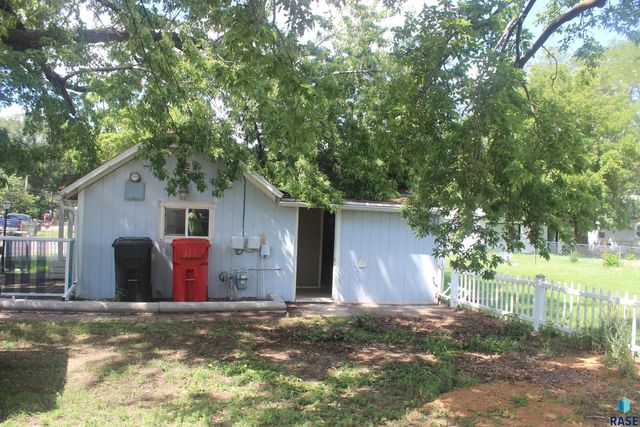 1014 Kennedy Dr Drive, Yankton, SD 57078