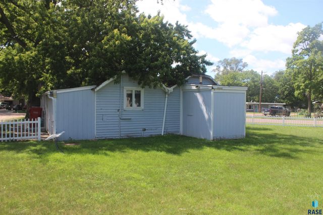 1014 Kennedy Dr Drive, Yankton, SD 57078