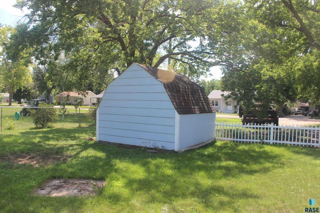 1014 Kennedy Dr Drive, Yankton, SD 57078