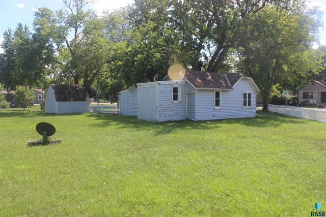 1014 Kennedy Dr Drive, Yankton, SD 57078