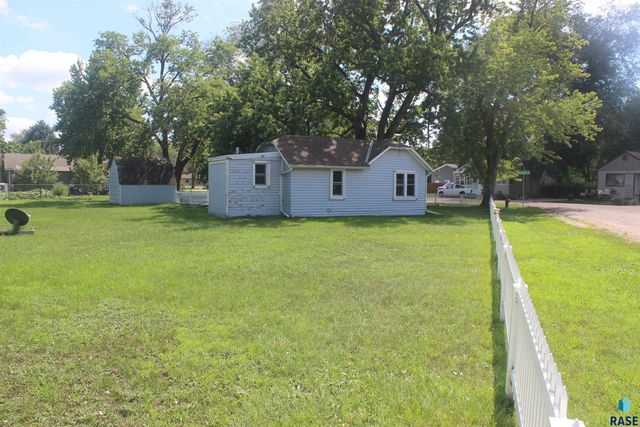 1014 Kennedy Dr Drive, Yankton, SD 57078