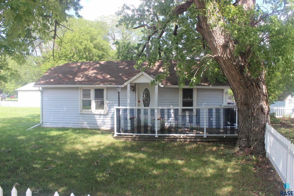 1014 Kennedy Dr Drive, Yankton, SD 57078