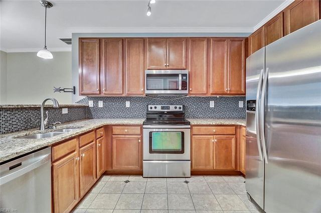 618 Red Hill RD, Newport News, VA 23602