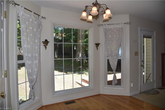 915 New Hampshire Drive, Jamestown, NC 27282