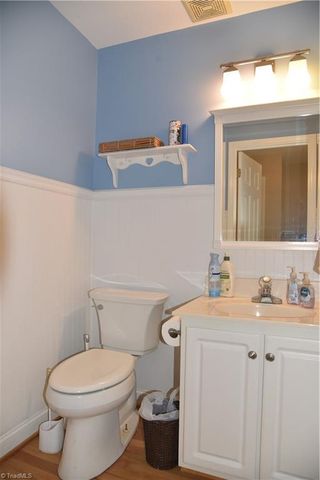 915 New Hampshire Drive, Jamestown, NC 27282