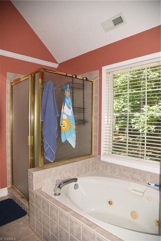 915 New Hampshire Drive, Jamestown, NC 27282
