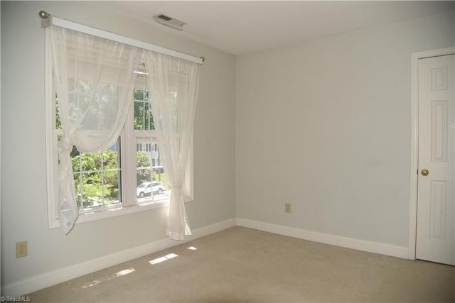 915 New Hampshire Drive, Jamestown, NC 27282