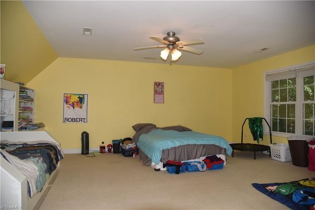 915 New Hampshire Drive, Jamestown, NC 27282