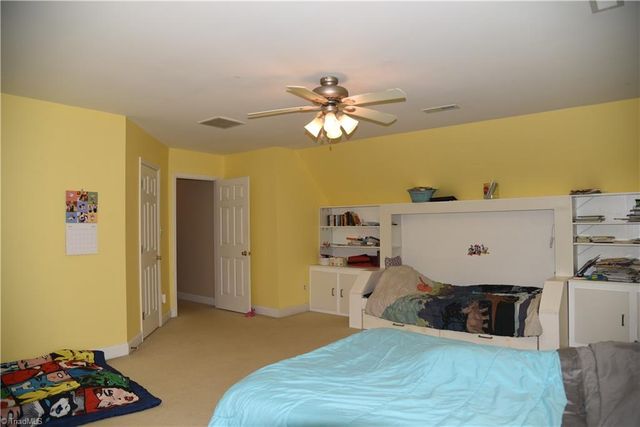915 New Hampshire Drive, Jamestown, NC 27282