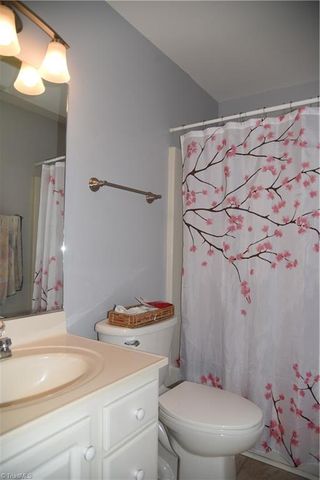 915 New Hampshire Drive, Jamestown, NC 27282
