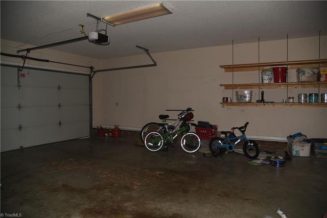 915 New Hampshire Drive, Jamestown, NC 27282