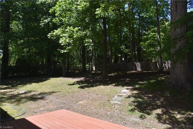 915 New Hampshire Drive, Jamestown, NC 27282