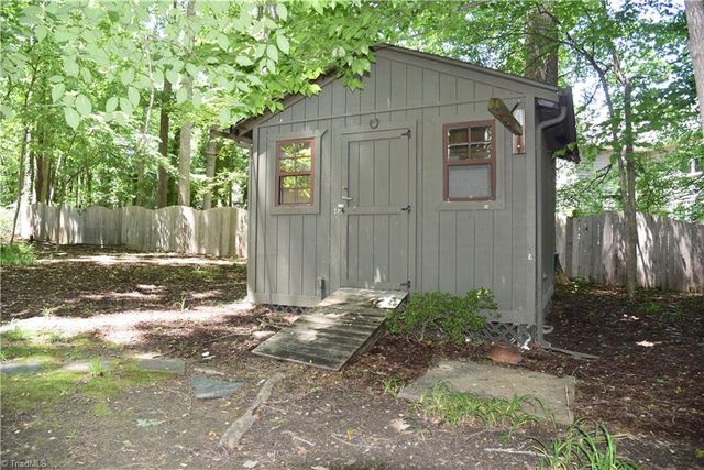 915 New Hampshire Drive, Jamestown, NC 27282