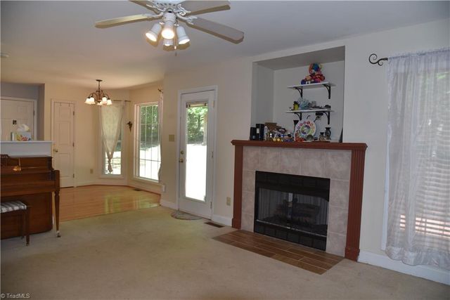 915 New Hampshire Drive, Jamestown, NC 27282