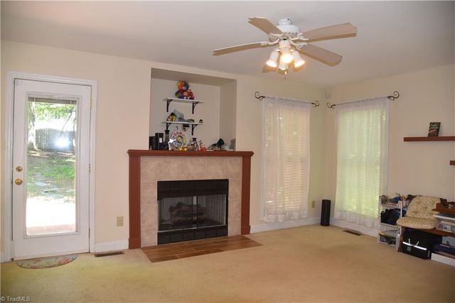 915 New Hampshire Drive, Jamestown, NC 27282
