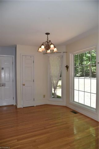 915 New Hampshire Drive, Jamestown, NC 27282