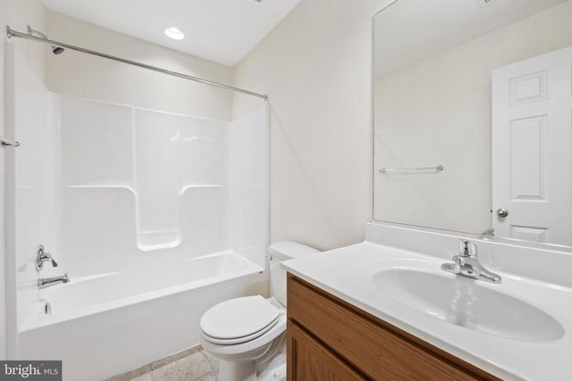 14 VENETIAN CT, Hedgesville, WV 25427