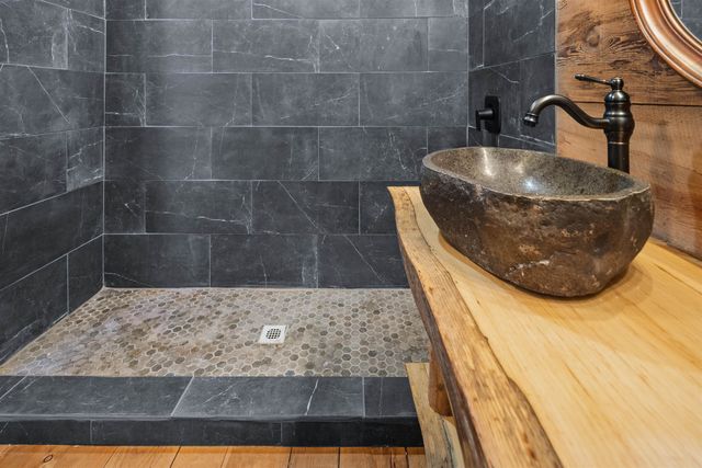 19 Sinclair Road, Johnson, VT 05656