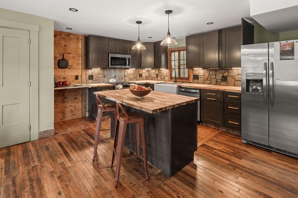 19 Sinclair Road, Johnson, VT 05656